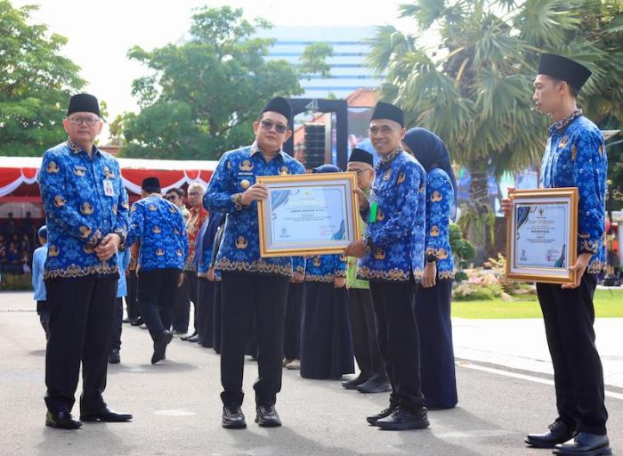 Upacara HUT Korpri Ke-53, Pj. Gubernur Jatim: Motor Penggerak Pelayanan Publik Berkualitas Upacara HUT Korpri Ke-53, Pj. Gubernur Jatim: Motor Penggerak Pelayanan Publik Berkualitas