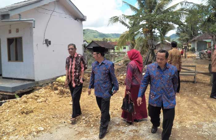 Tanggapi Musibah Bencana, Ketua PA: Allah Murka dengan Pacitan karena Banyak Maksiat Tanggapi Musibah Bencana, Ketua PA: Allah Murka dengan Pacitan karena Banyak Maksiat