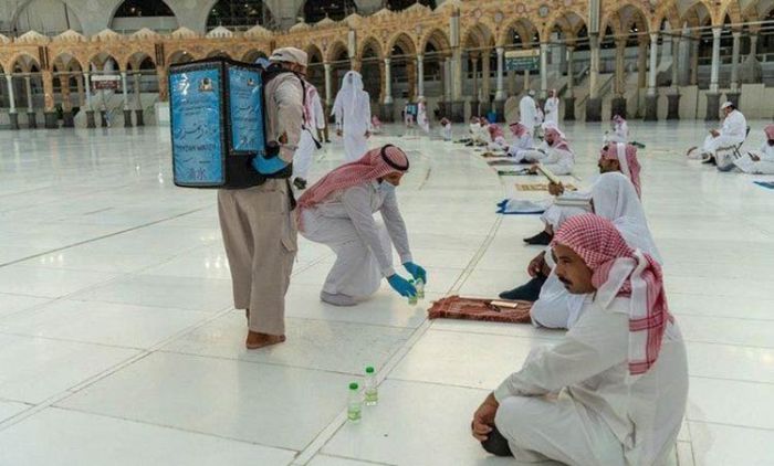 Jemaah Haji Hanya Boleh Minum Air Zam-zam dari Botol Sekali Pakai Jemaah Haji Hanya Boleh Minum Air Zam-zam dari Botol Sekali Pakai