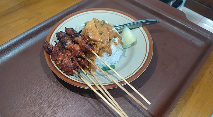 Pedasnya Sate Glembo Jombang, Cocok untuk Buka Puasa Pedasnya Sate Glembo Jombang, Cocok untuk Buka Puasa