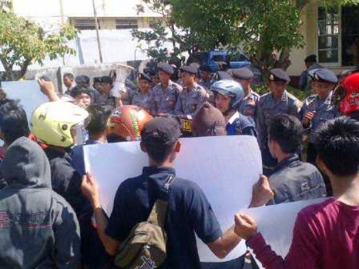 Kepala Dispenduk Pamekasan Tolak Minta Maaf pada Jaringan MAKAR Kepala Dispenduk Pamekasan Tolak Minta Maaf pada Jaringan MAKAR