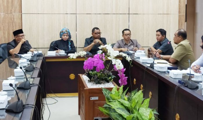 Dewan Ambil Alih Audiensi Soal Koperasi Ketajek Dewan Ambil Alih Audiensi Soal Koperasi Ketajek