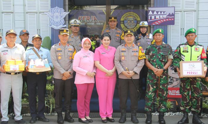 Kapolres Kediri Kota dan Dandim 0809 Kunjungi Personel yang Jaga di Pospam Kapolres Kediri Kota dan Dandim 0809 Kunjungi Personel yang Jaga di Pospam