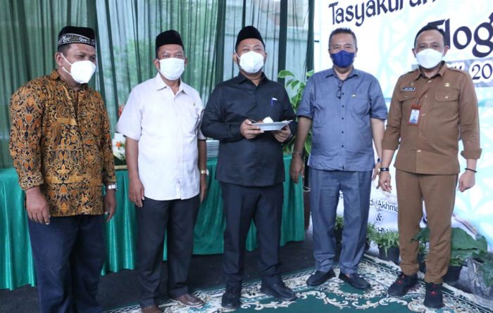 Undang Bupati Gresik, Warga Tlogopatut Tasyakuran Pembangunan Jalan Undang Bupati Gresik, Warga Tlogopatut Tasyakuran Pembangunan Jalan