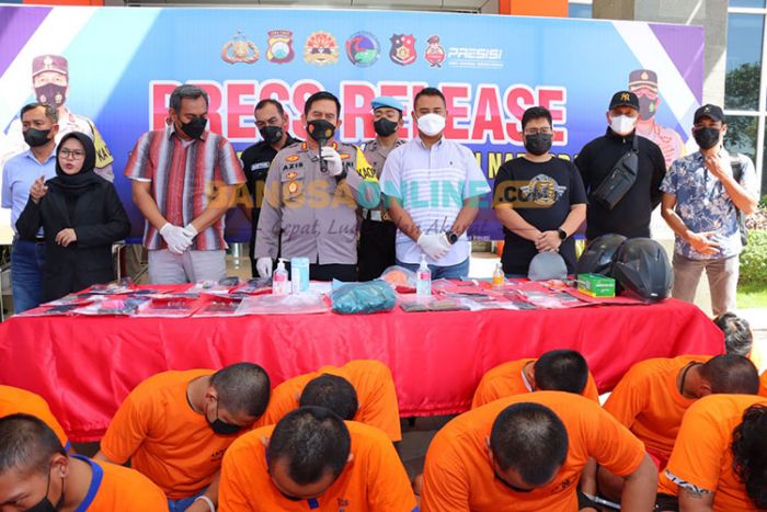 Selama Agustus, Polres Gresik Amankan Puluhan Tersangka Narkoba dan Judi Online Selama Agustus, Polres Gresik Amankan Puluhan Tersangka Narkoba dan Judi Online