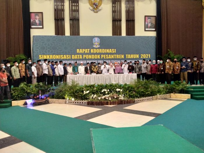 ​Beri Beasiswa S1 Al-Azhar Mesir untuk 30 Santri, Jatim Bisa Jadi Rujukan Pemprov lain