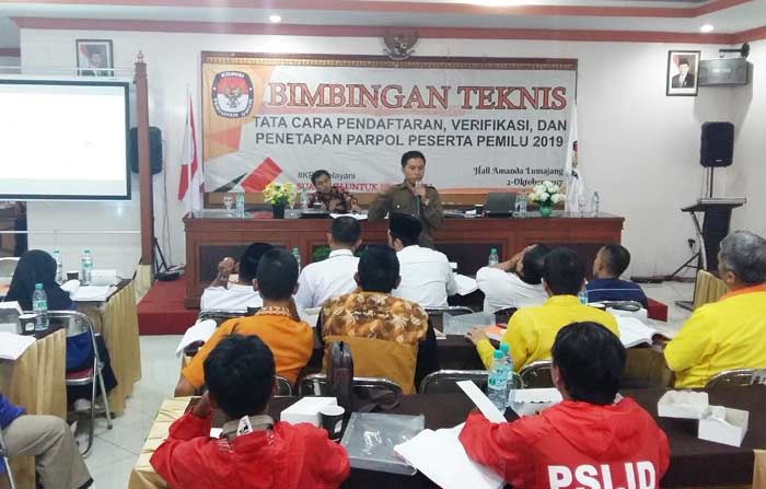 KPU Lumajang Berikan Bimtek kepada Parpol Peserta Pemilu KPU Lumajang Berikan Bimtek kepada Parpol Peserta Pemilu