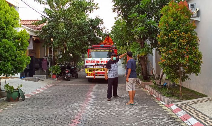 Rumah PDP Corona di Gresik yang Meninggal Disemprot Disinfektan, ODR Naik Jadi 691, ODP 97, PDP 22 Rumah PDP Corona di Gresik yang Meninggal Disemprot Disinfektan, ODR Naik Jadi 691, ODP 97, PDP 22