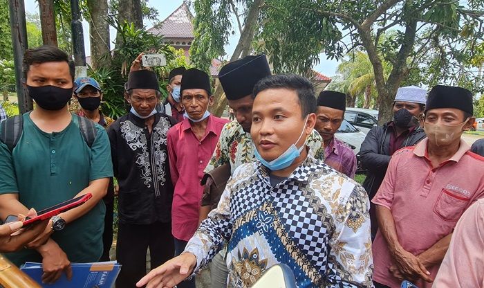 Temui Banyak Kejanggalan, Kuasa Hukum Bacakades Patenteng Minta P2KD Diambil Alih Pemkab Bangkalan Temui Banyak Kejanggalan, Kuasa Hukum Bacakades Patenteng Minta P2KD Diambil Alih Pemkab Bangkalan