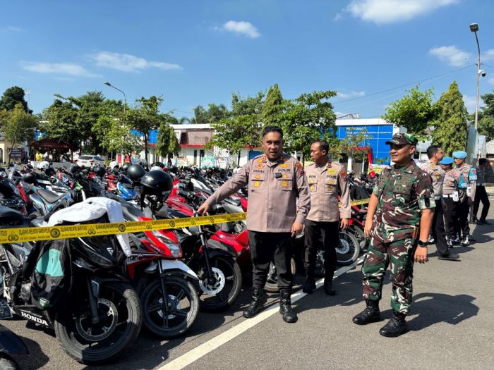 Tak Cuma Tilang Ratusan Motor Sitaan, Polres Tuban Beri Hukuman ke Penggembira PSHT yang Ikut Konvoi Tak Cuma Tilang Ratusan Motor Sitaan, Polres Tuban Beri Hukuman ke Penggembira PSHT yang Ikut Konvoi