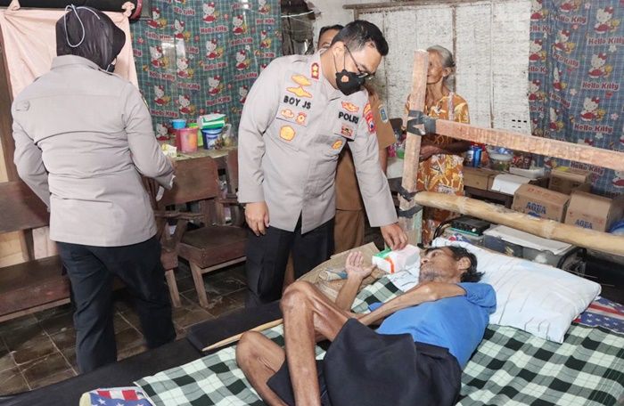 Kapolres Nganjuk Bantu Pengobatan Bayi Penderita Jantung Bocor dan Orang Lumpuh Kapolres Nganjuk Bantu Pengobatan Bayi Penderita Jantung Bocor dan Orang Lumpuh