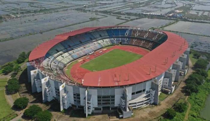Sewa GBT Naik 15 Kali Lipat, Eri Cahyadi Sebut Ada Tarif Khusus untuk Persebaya Sewa GBT Naik 15 Kali Lipat, Eri Cahyadi Sebut Ada Tarif Khusus untuk Persebaya