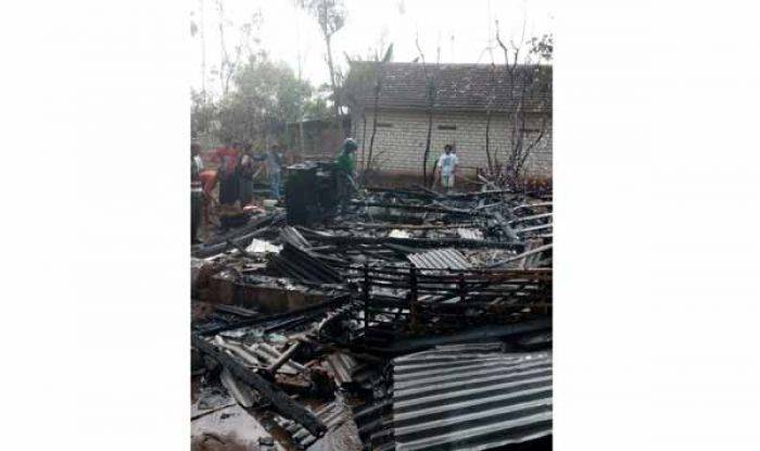 Korsleting, Rumah di Tuwiri Wetan Tuban Terbakar Korsleting, Rumah di Tuwiri Wetan Tuban Terbakar