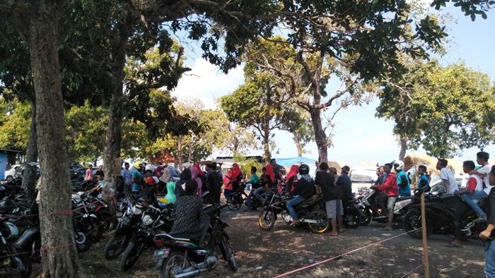 Pantai Jumiang Pamekasan Dibanjiri Ribuan Wisatawan Pantai Jumiang Pamekasan Dibanjiri Ribuan Wisatawan