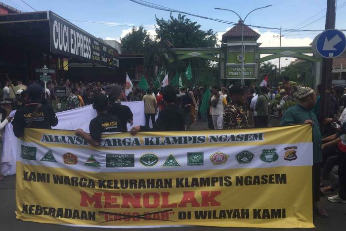Kerap Bikin Rusuh, Warga Klampis Ngasem Tuntut Chug Bar Surabaya Tutup Kerap Bikin Rusuh, Warga Klampis Ngasem Tuntut Chug Bar Surabaya Tutup