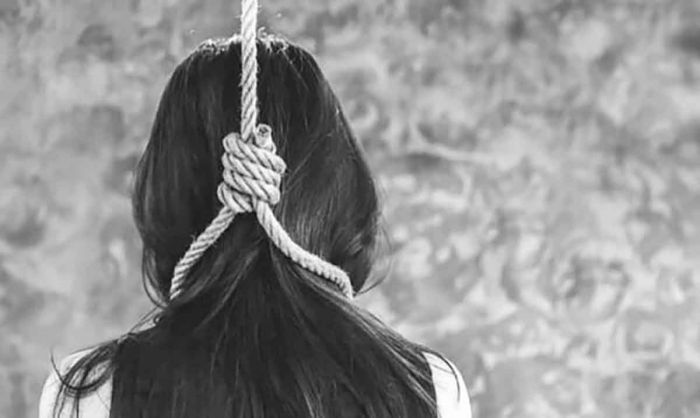 Nahas, Ibu Muda di Sampang Ditemukan Tewas Gantung Diri Nahas, Ibu Muda di Sampang Ditemukan Tewas Gantung Diri