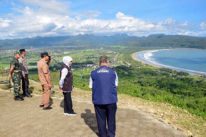 Gubernur Khofifah Sebut Sentono Gentong Pacitan Bagaikan Orkestra Semesta Alam Gubernur Khofifah Sebut Sentono Gentong Pacitan Bagaikan Orkestra Semesta Alam