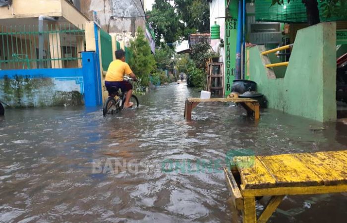 Hujan Lebat 2 Jam, Wilayah Pacar Kembang Surabaya Banjir Hujan Lebat 2 Jam, Wilayah Pacar Kembang Surabaya Banjir