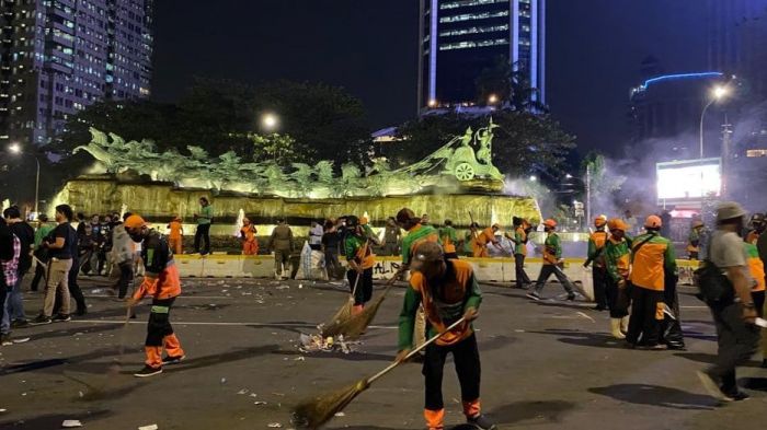 74 Ton Sampah Banjiri DKI Jakarta Usai Perayaan Tahun Baru