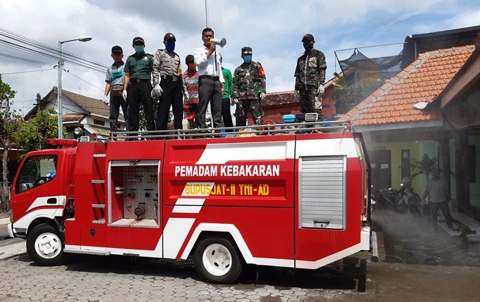 Perangi Corona, Gupusjat II Sidoarjo Terjunkan Damkar Semprotkan Disinfektan