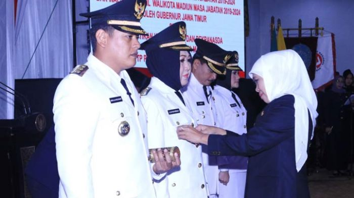 Lantik Kepala Daerah Kota Kediri dan Kota Madiun, Gubernur Khofifah Minta Segera Sinkronkan RPJMD Lantik Kepala Daerah Kota Kediri dan Kota Madiun, Gubernur Khofifah Minta Segera Sinkronkan RPJMD