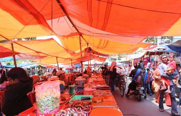 Para Pedagang "Ngalap" Berkah di Haul Sunan Bonang Tuban Para Pedagang "Ngalap" Berkah di Haul Sunan Bonang Tuban