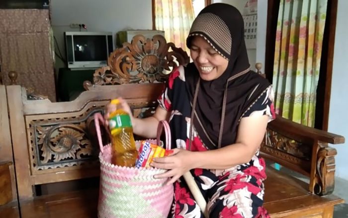 Bahagianya Melihat Senyum Kawan-Kawan Disabilitas Menerima Bantuan Paket Sembako dari Kosti Kediri