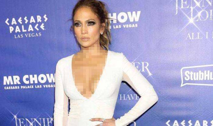 "Bret!" Busana Panggung Jennifer Lopez Robek di Bagian Pantat "Bret!" Busana Panggung Jennifer Lopez Robek di Bagian Pantat