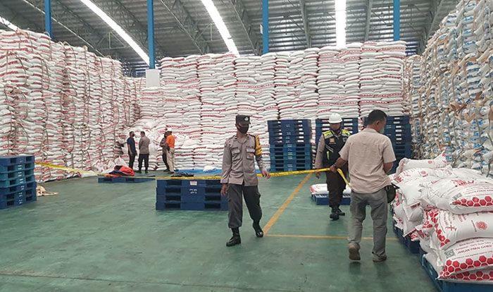 Tertimpa Tumpukan Sak, Pekerja Pabrik Gula RMI Blitar Tewas Tertimpa Tumpukan Sak, Pekerja Pabrik Gula RMI Blitar Tewas