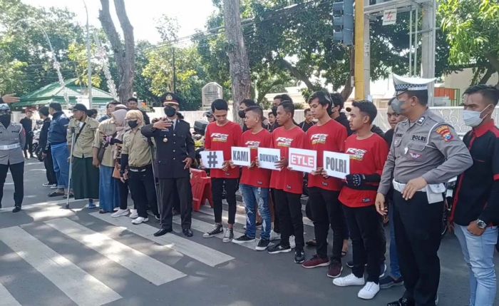 Sumpah Pemuda ke-94, Puluhan Anggota Klub Motor di Kota Probolinggo Dukung Tertib Berlalu Lintas