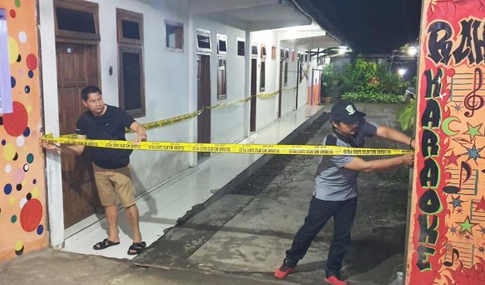 Ada Kamar di Dalam Rumah Karaoke, Saat Digerebek Polisi Temukan 3 Pasangan Berbuat Asusila Ada Kamar di Dalam Rumah Karaoke, Saat Digerebek Polisi Temukan 3 Pasangan Berbuat Asusila