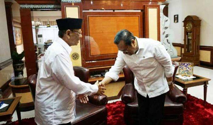 Bahas Penegakan Hukum, KH Hasyim Muzadi Temui Jaksa Agung 1,5 Jam