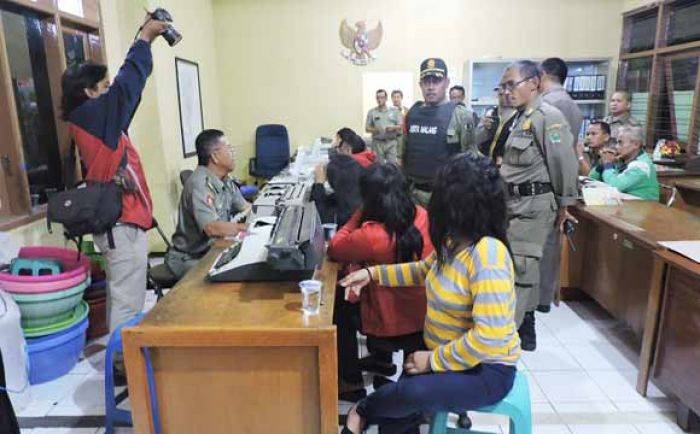 Satpol PP Kota Malang Razia PSK dan Waria, Sempat Dihalangi Oknum TNI Satpol PP Kota Malang Razia PSK dan Waria, Sempat Dihalangi Oknum TNI