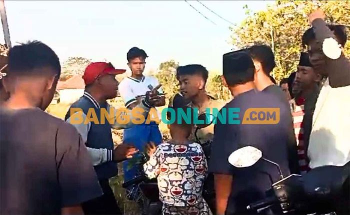 Sekdes Daleman Sampang Tantang Carok ke Korban Pemukulan Sekdes Daleman Sampang Tantang Carok ke Korban Pemukulan