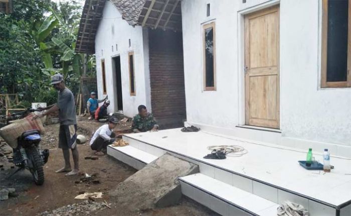 Pak Rayis Mendambakan Dindingnya Terbuat dari Tembok Pak Rayis Mendambakan Dindingnya Terbuat dari Tembok