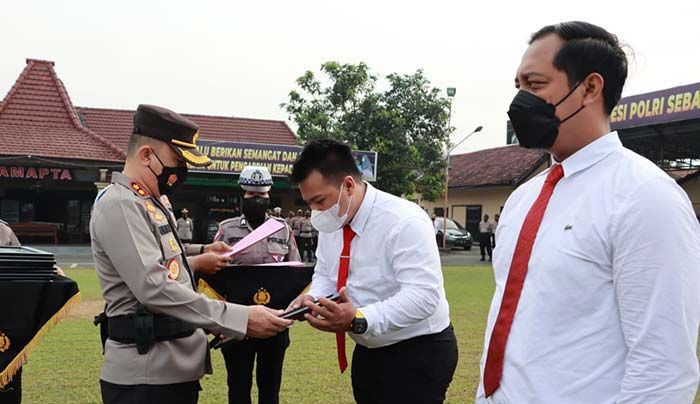 Berikut Daftar Nama Personel Berprestasi yang Dapat Penghargaan dari Kapolres Mojokerto Kota Berikut Daftar Nama Personel Berprestasi yang Dapat Penghargaan dari Kapolres Mojokerto Kota