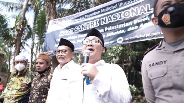 Peringati Hari Santri, Pesantren Jatinom Tanam 1.000 Pohon Durian Musangking, Alpukat, Anggur Peringati Hari Santri, Pesantren Jatinom Tanam 1.000 Pohon Durian Musangking, Alpukat, Anggur