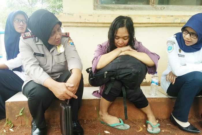 Perempuan Asal Surabaya Coba Kendat Ceburkan Diri Masuk ke Laut Pantura, Tuban