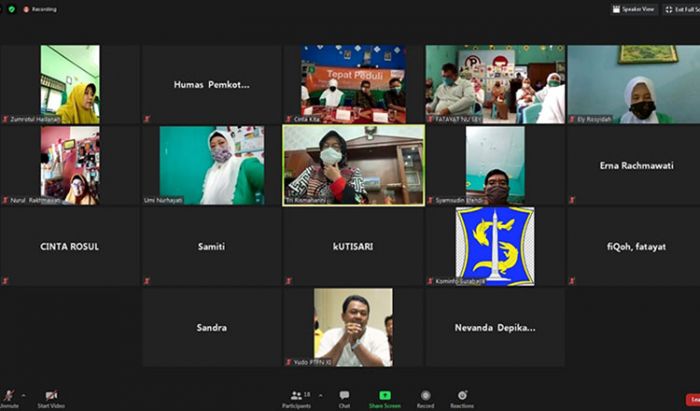 Wali Kota Risma Minta Fatayat NU Ikut Awasi Bumil dan Balita di Surabaya Wali Kota Risma Minta Fatayat NU Ikut Awasi Bumil dan Balita di Surabaya