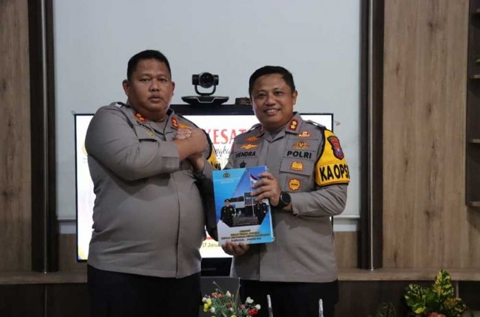 AKBP Hendra Resmi Dilantik sebagai Kapolres Pamekasan AKBP Hendra Resmi Dilantik sebagai Kapolres Pamekasan
