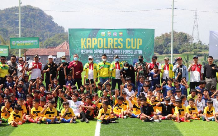 AKBP Oskar Buka Kapolres Cup Festival Sepak Bola Zona 3 Forsgi Jatim AKBP Oskar Buka Kapolres Cup Festival Sepak Bola Zona 3 Forsgi Jatim