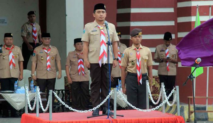 Pimpin Apel Hari Pramuka ke-64, Wali Kota Pasuruan Sematkan Lencana untuk 22 Anggota