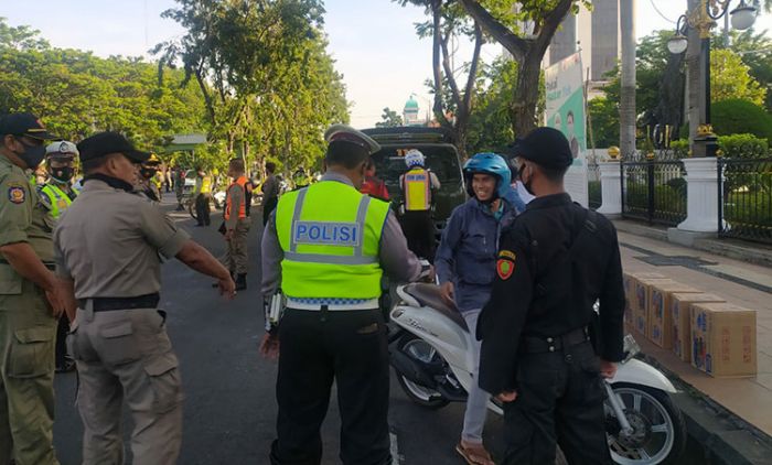 ​Pemkot Surabaya Gelar Razia Prokes Covid-19 Siang-Malam