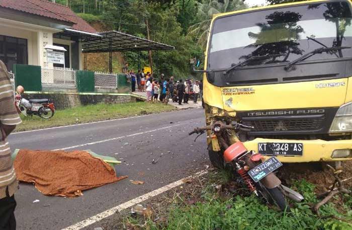 Motor Vs Truk di Dusun Krajan Pacitan, 1 Orang Tewas di TKP