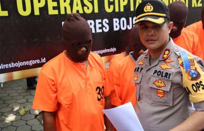 Gasak 20 Motor, Enam Pencuri Sepeda Motor Dibekuk Polres Bojonegoro Gasak 20 Motor, Enam Pencuri Sepeda Motor Dibekuk Polres Bojonegoro