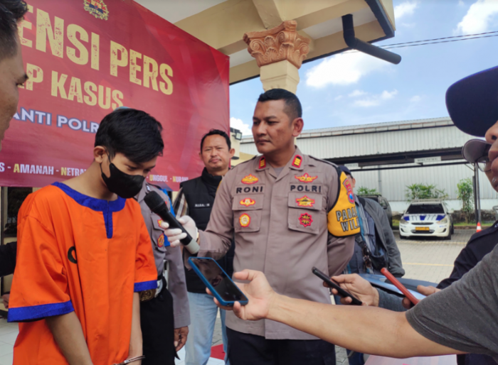 Polsek Menganti Ringkus 2 Pelaku Pengeroyokan dan Perusakan Rumah Warga Setro Polsek Menganti Ringkus 2 Pelaku Pengeroyokan dan Perusakan Rumah Warga Setro