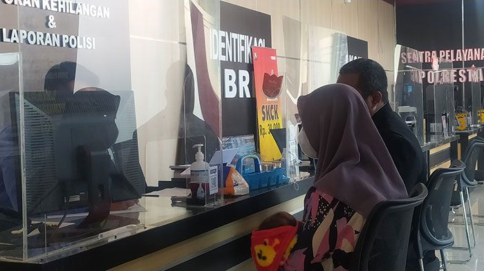 Sambil Bawa Bayinya, Korban Pemerkosaan di Banyuwangi ini Lapor Polisi Sambil Bawa Bayinya, Korban Pemerkosaan di Banyuwangi ini Lapor Polisi
