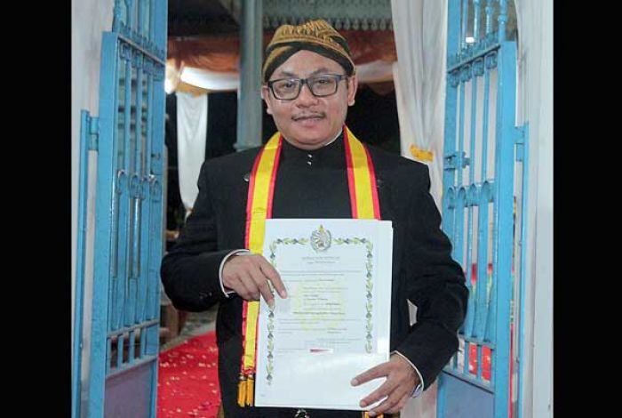 Wawali Kota Malang Terima Gelar Kehormatan dari Keraton Surakarta Wawali Kota Malang Terima Gelar Kehormatan dari Keraton Surakarta
