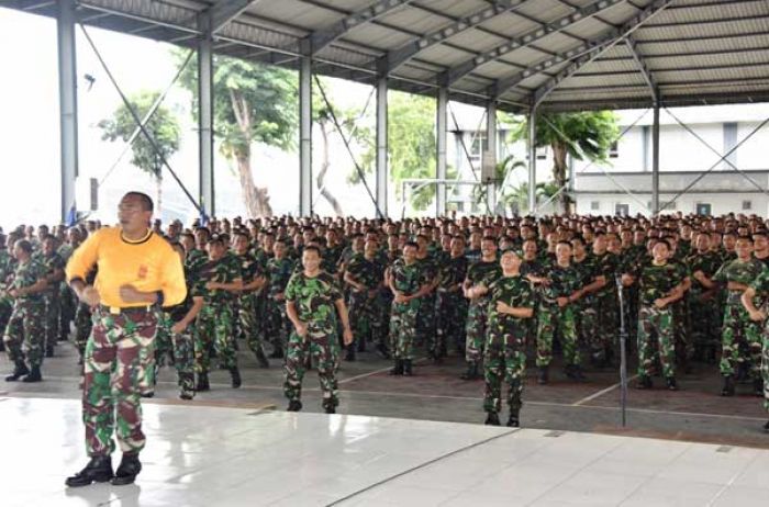 Jaga Fisik dan Stamina, Kasarmatim Olahraga Pagi Bersama Seluruh Prajurit Koarmatim Jaga Fisik dan Stamina, Kasarmatim Olahraga Pagi Bersama Seluruh Prajurit Koarmatim