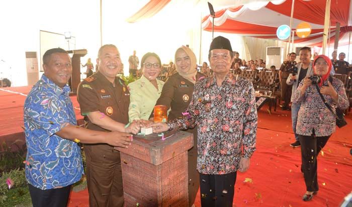 Mas’ud Yunus Hadiri Peresmian Gedung Kejari Kota Mojokerto Mas’ud Yunus Hadiri Peresmian Gedung Kejari Kota Mojokerto